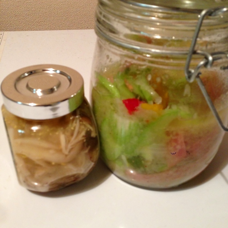 キノコのマリネとハムと野菜のマリネ
