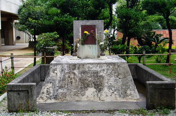1965年6月30日建立仲よし地蔵と菩薩像 仲よし地蔵と菩薩像